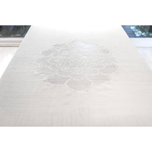 Gül Güler Dantelli Masa Örtüsü Papatya 160x260 Kemik - 2