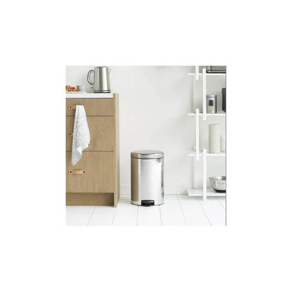 Brabantia Newicon Brillant Steel Pedallı Çöp Kutusu 20L - 2